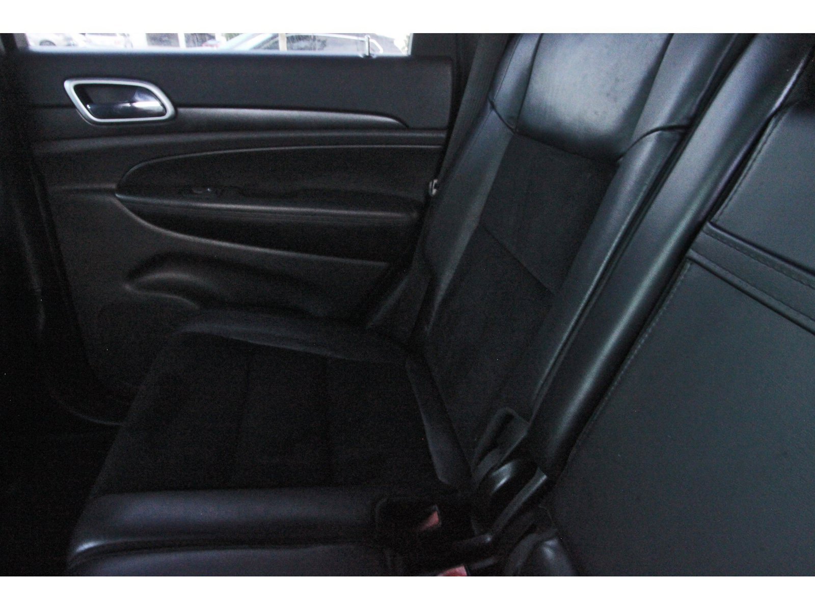 Used 2018 Jeep Grand Cherokee Altitude RWD image 15