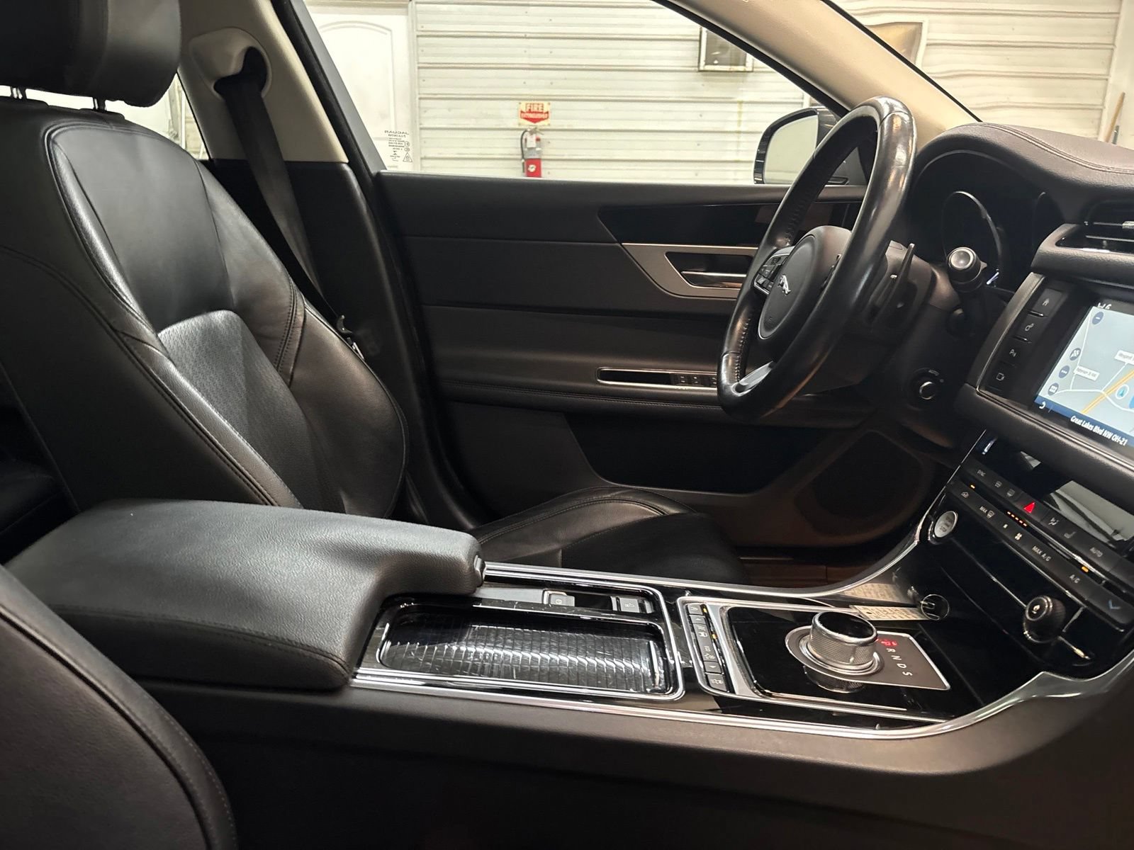 Used 2016 Jaguar XF Prestige AWD/4WD image 29