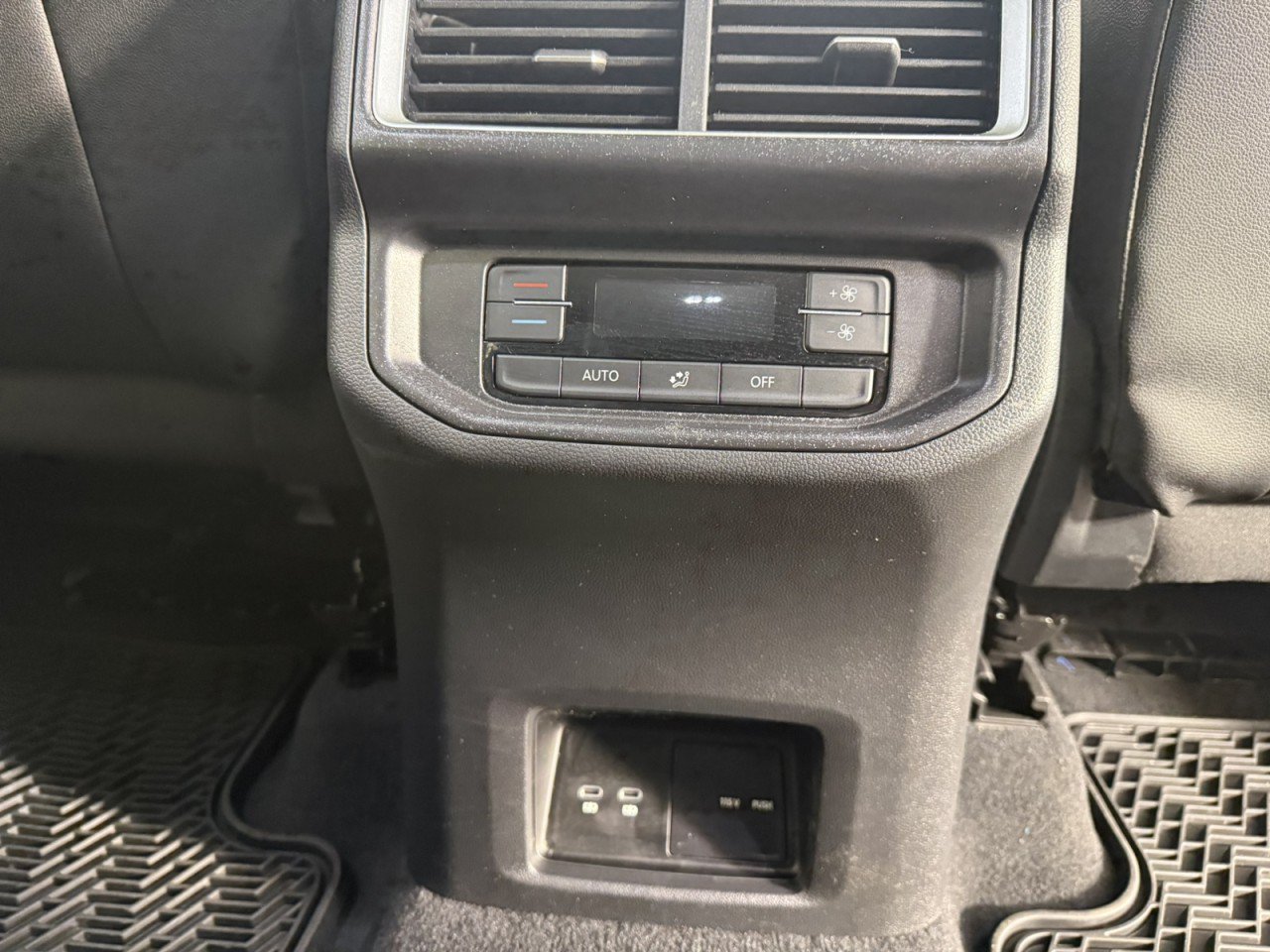 Used 2025 Volkswagen Atlas Peak Edition SE AWD/4WD image 15