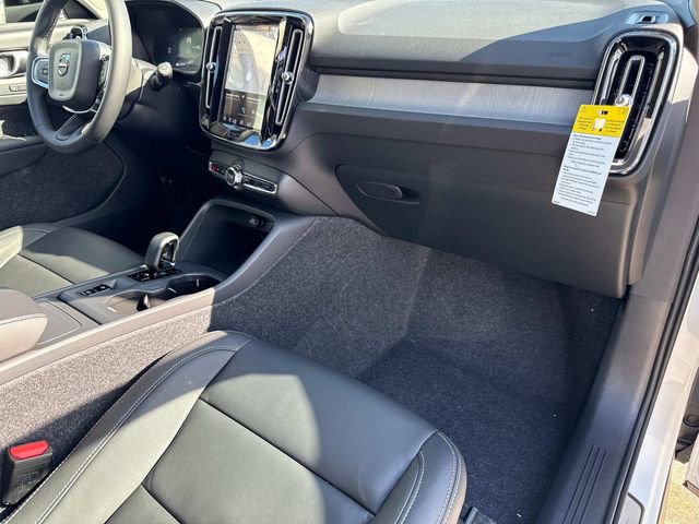 New 2026 Volvo XC40 B5 Core AWD/4WD image 15