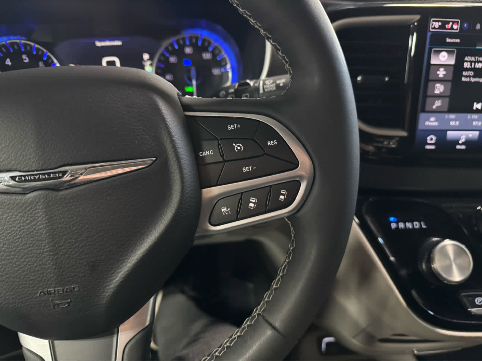 Used 2024 Chrysler Pacifica Touring-L image 20