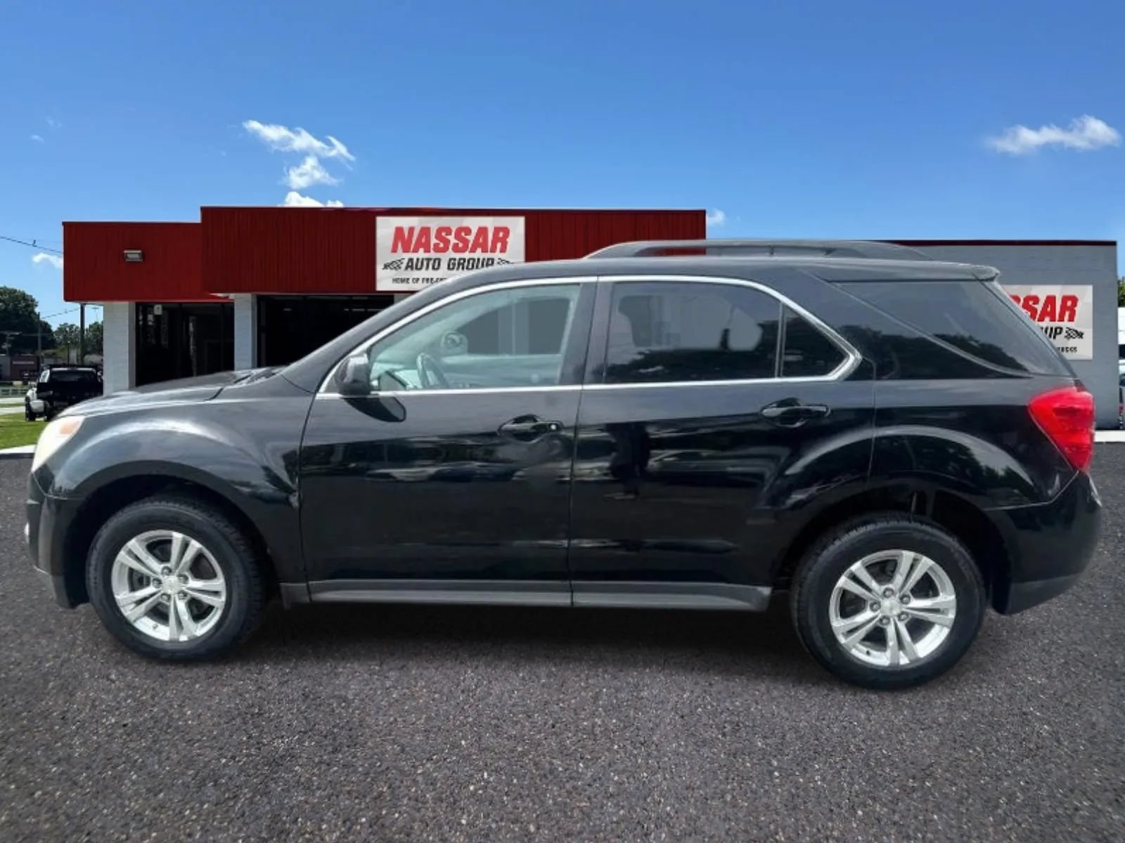 Used 2015 Chevrolet Equinox LT w/ Driver Convenience Package FWD image 2