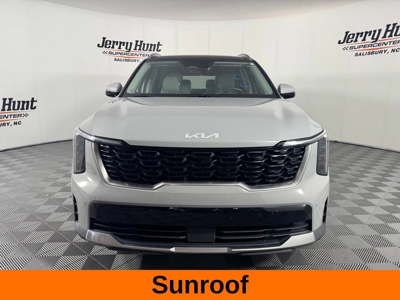 Used 2024 Kia Sorento EX w/ Panoramic Sunroof Package FWD image 4