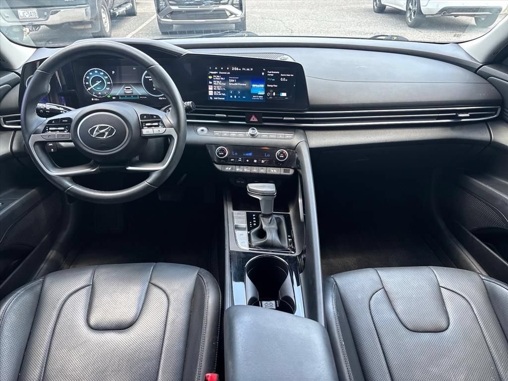 Used 2023 Hyundai Elantra Limited FWD image 4