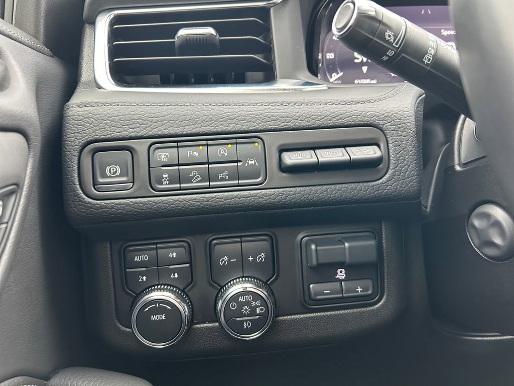 Used 2024 GMC Yukon XL Denali w/ Advanced Technology Package image 21