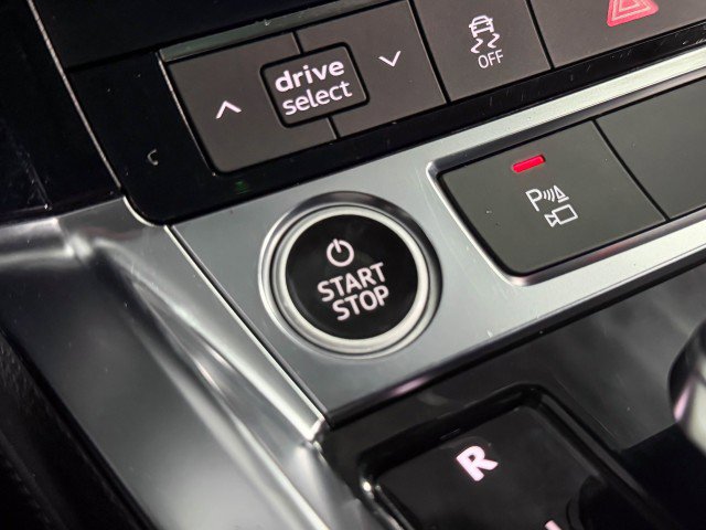 Used 2022 Audi e-tron Premium w/ Convenience Plus Package image 30