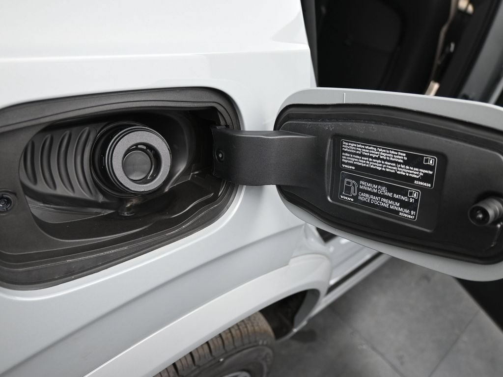 New 2026 Volvo XC90 B6 Plus w/ Protection Package Premier AWD/4WD image 17