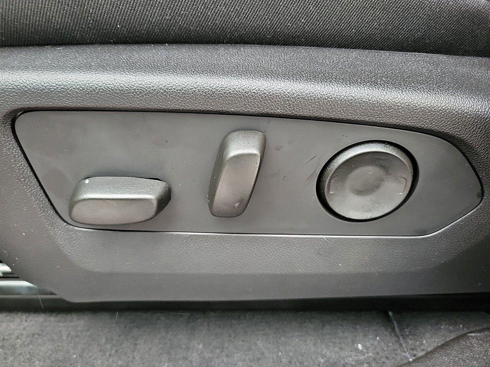 New 2026 GMC Canyon Elevation w/ Convenience Package image 16