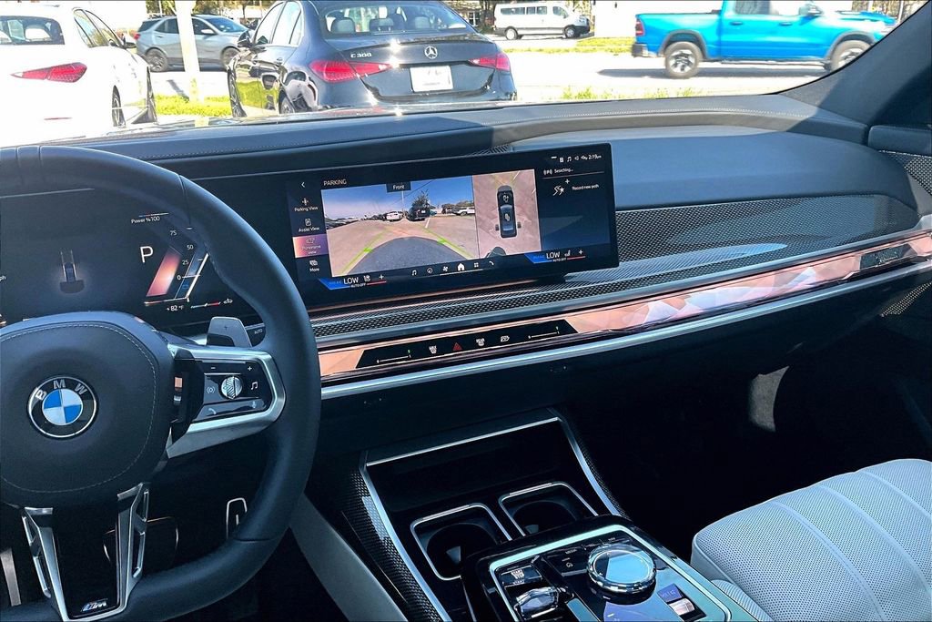 Used 2023 BMW 740i image 9