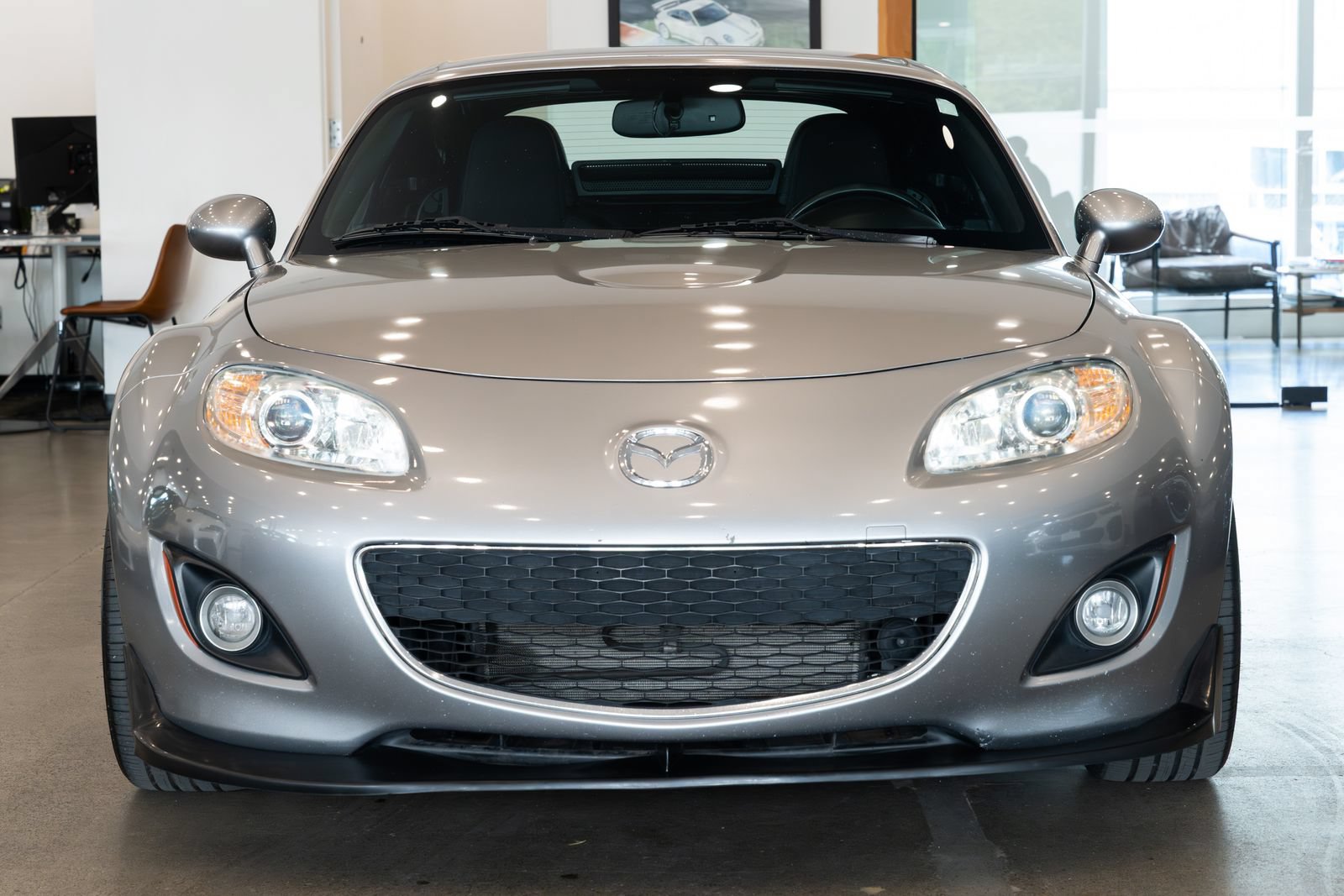 Used 2010 MAZDA MX-5 Miata Touring RWD image 2