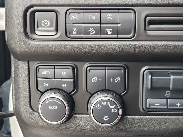 Used 2024 Chevrolet Suburban Z71 w/ Luxury Package image 21