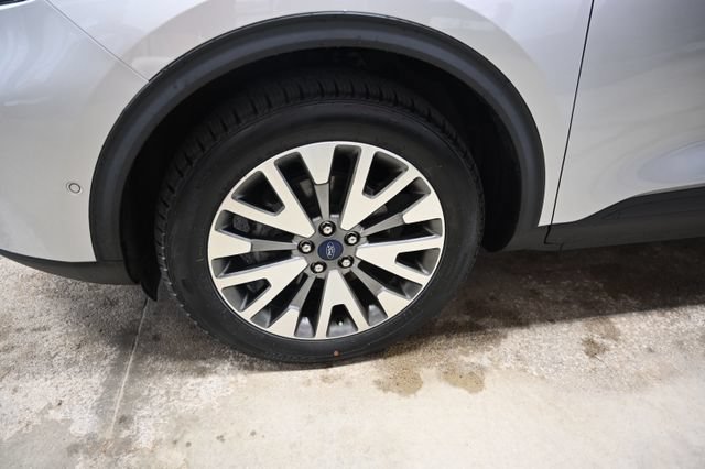 Used 2020 Ford Escape Titanium AWD/4WD image 32