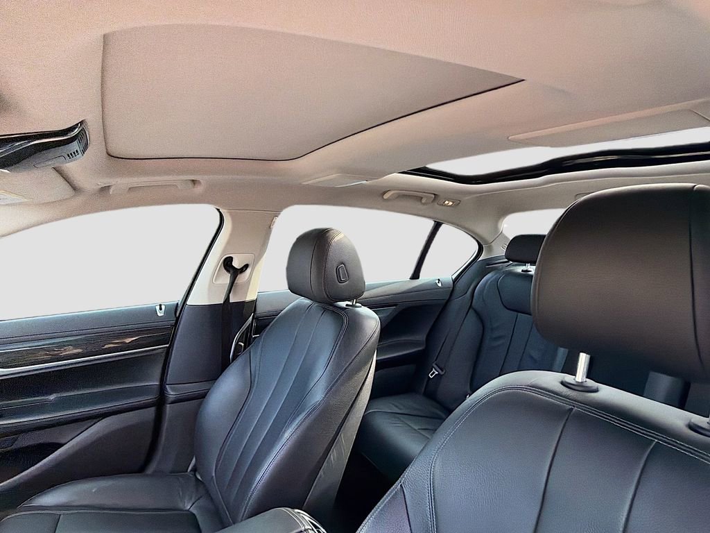Used 2018 BMW 740i image 26