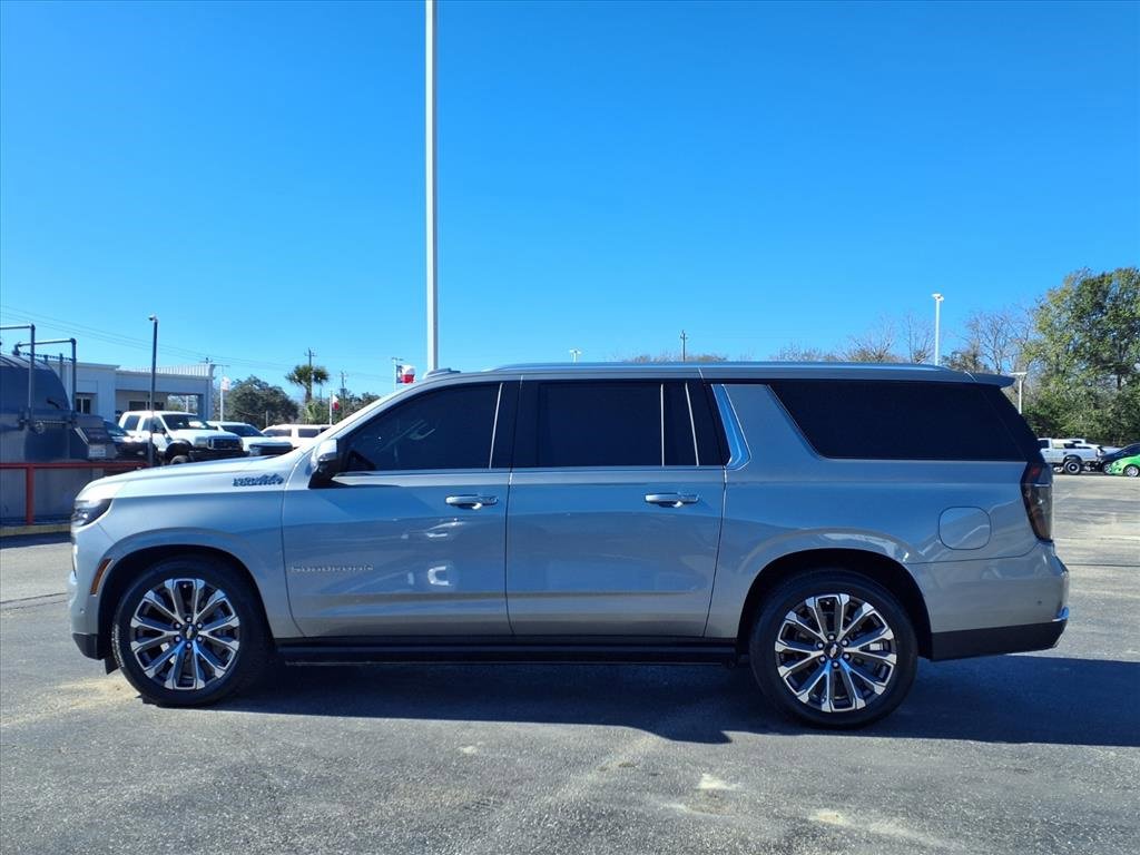 Used 2025 Chevrolet Suburban High Country image 24