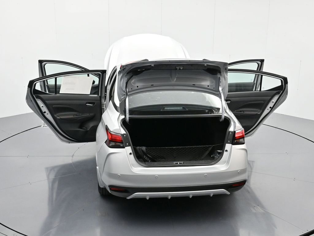 New 2025 Nissan Versa SR w/ Trunk Package FWD image 43