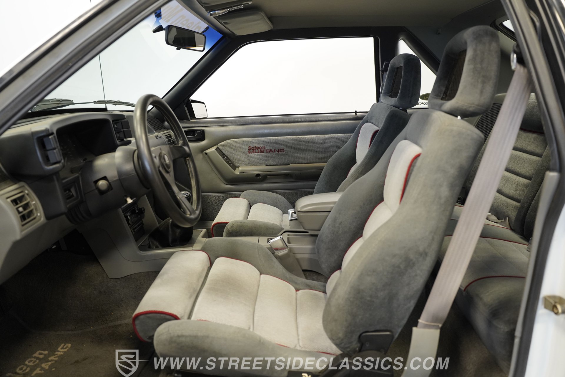 Used 1987 Ford Mustang LX RWD image 3