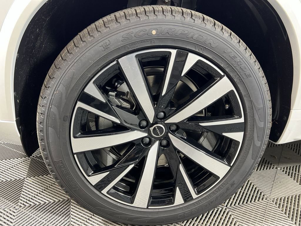 Certified 2026 Volvo XC90 B5 Core AWD/4WD image 21