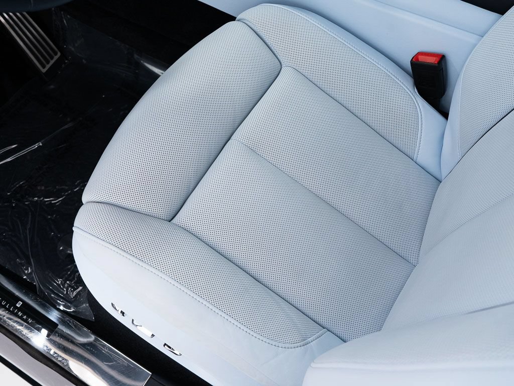 Certified 2025 Rolls-Royce Cullinan AWD/4WD image 20