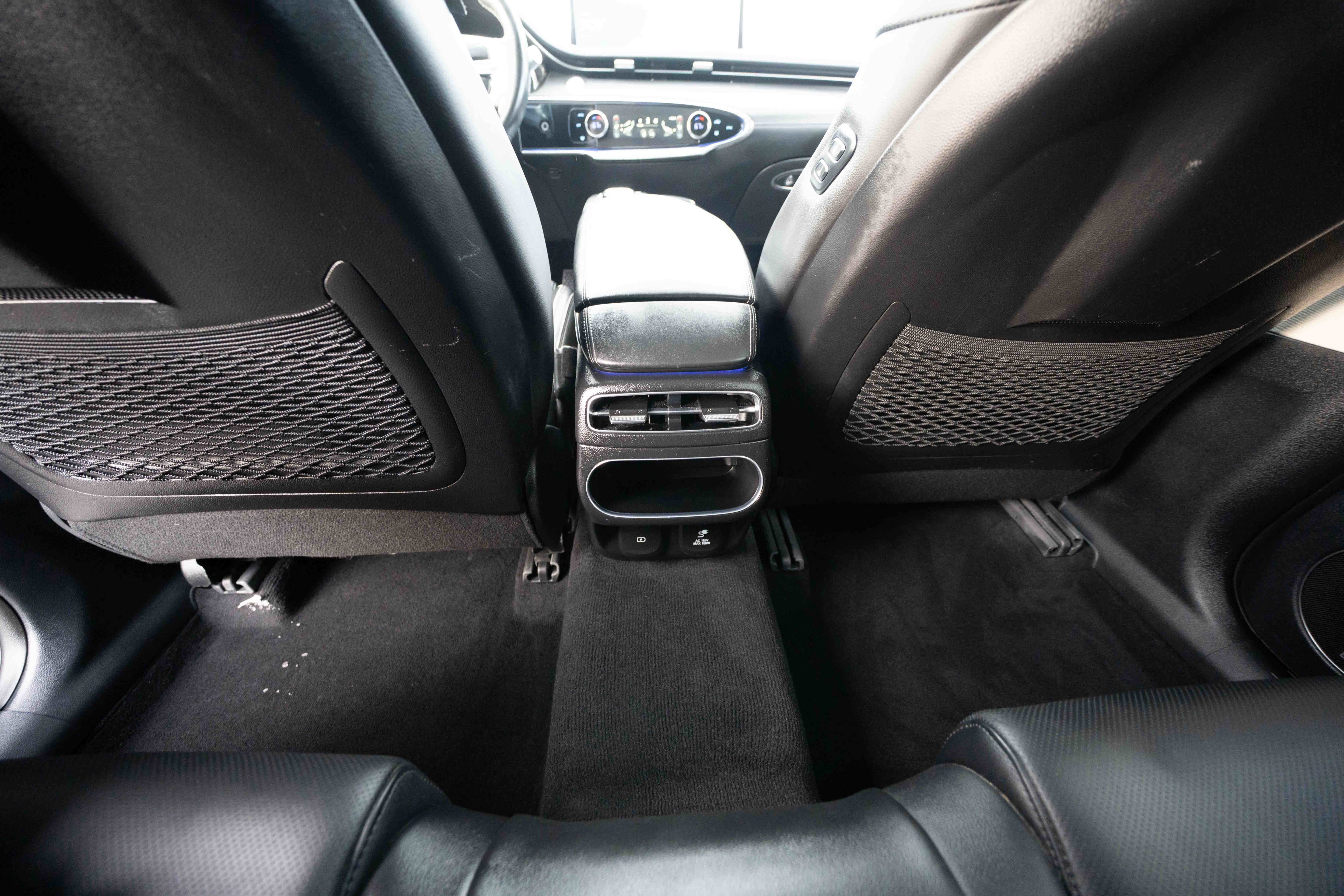 Used 2023 Genesis GV70 2.5T w/ Advanced Package image 22