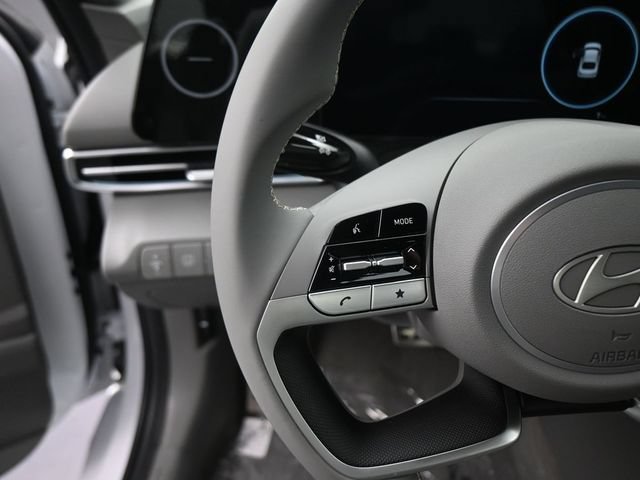 Certified 2025 Hyundai Elantra SEL FWD image 18