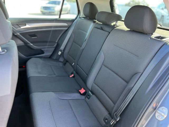 Used 2018 Volkswagen Golf S image 15