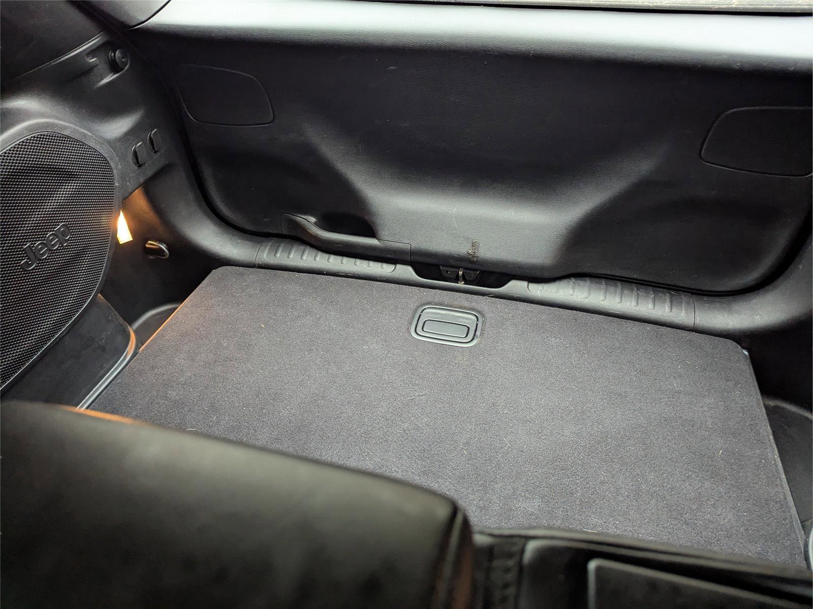 Used 2020 Jeep Cherokee Limited image 15