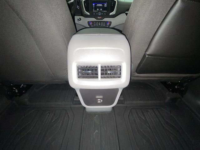 Used 2024 GMC Terrain SLE w/ Driver Convenience Package FWD image 28