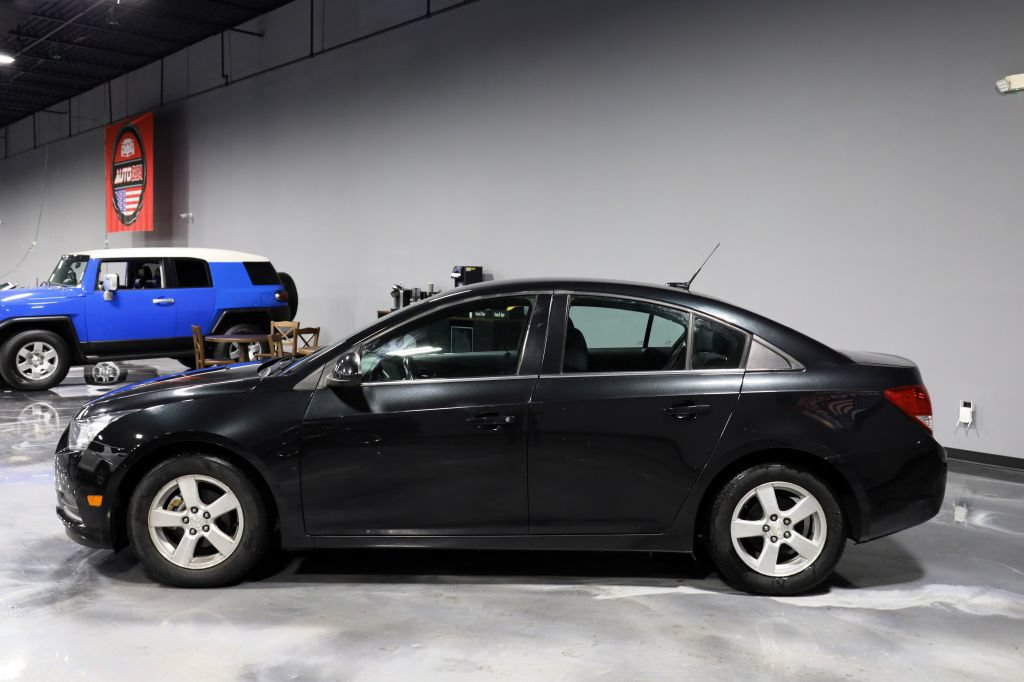 Used 2014 Chevrolet Cruze LT w/ Technology Package FWD image 4