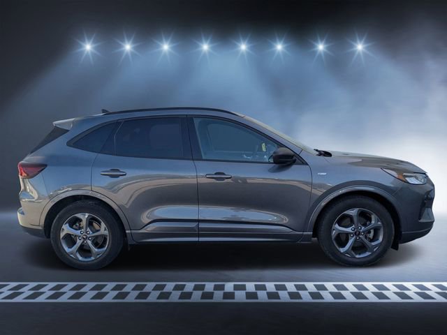 Used 2023 Ford Escape ST-Line image 2