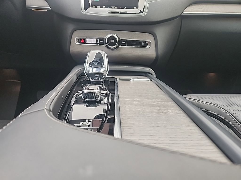 Certified 2025 Volvo XC90 B6 Ultra w/ Protection Package AWD/4WD image 41