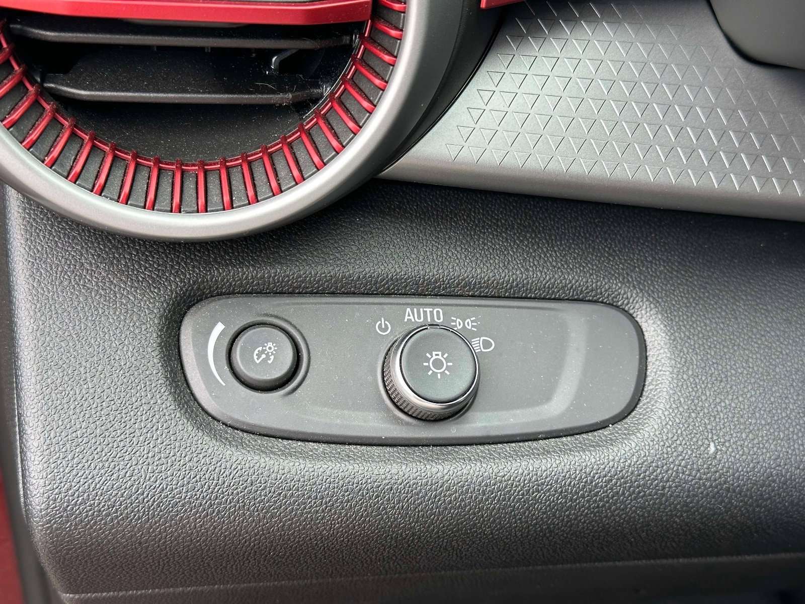 Certified 2024 Chevrolet Trax RS image 18