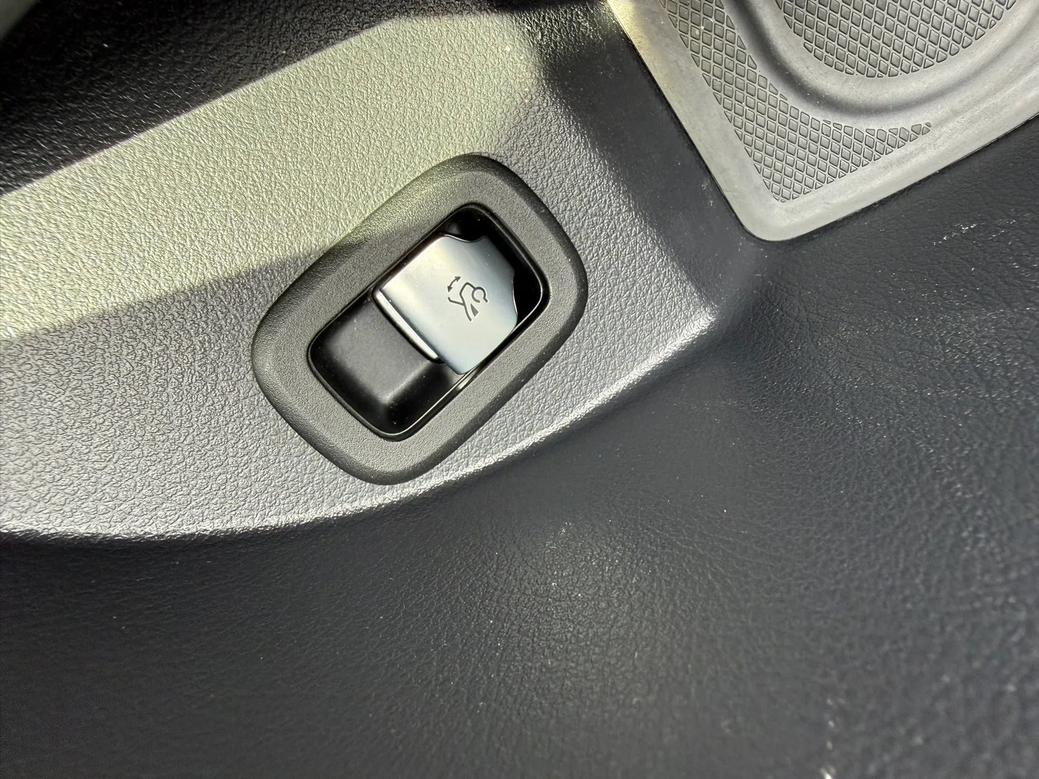 Used 2023 Mercedes-Benz GLC 300 4MATIC image 33