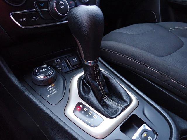 Used 2016 Jeep Cherokee Latitude image 16