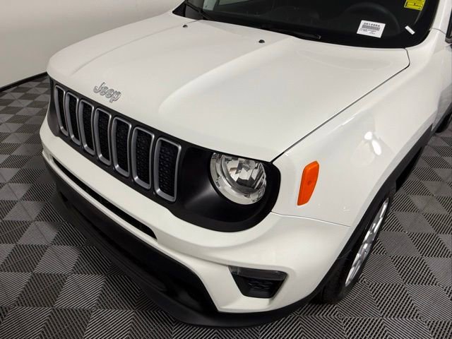 Used 2023 Jeep Renegade Latitude AWD/4WD image 10