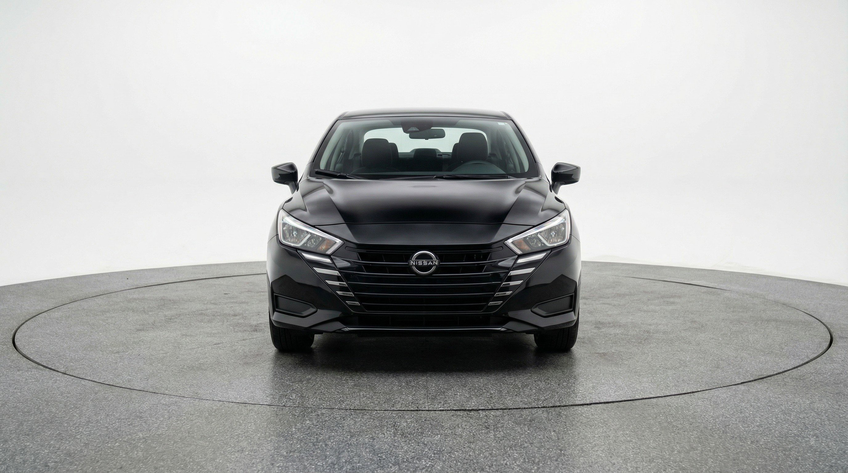 Used 2025 Nissan Versa SV image 2