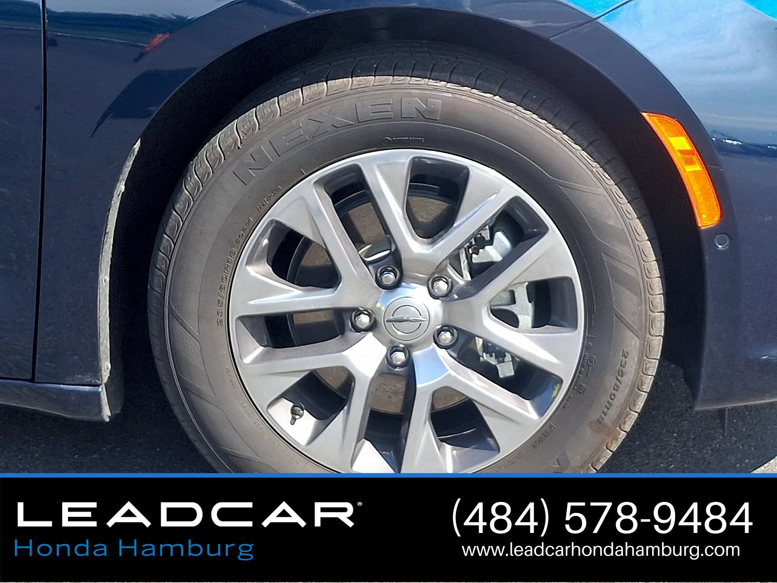 Used 2023 Chrysler Pacifica Pinnacle FWD image 9
