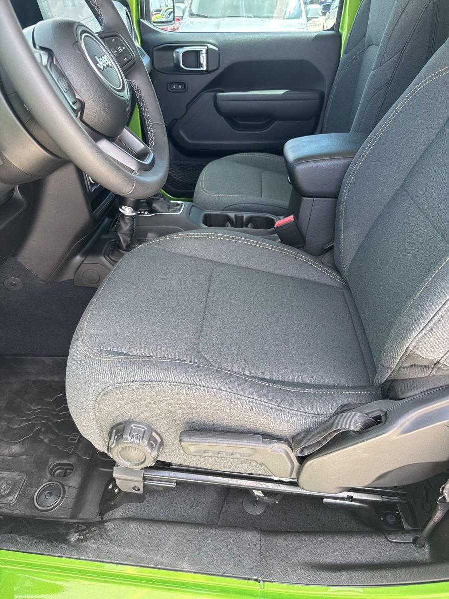 Used 2025 Jeep Wrangler Sport AWD/4WD image 19