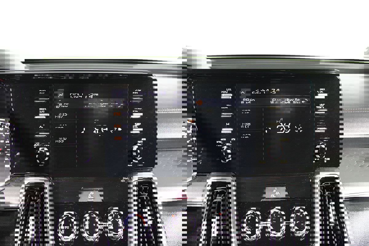 Used 2023 Kia Sorento LX image 12