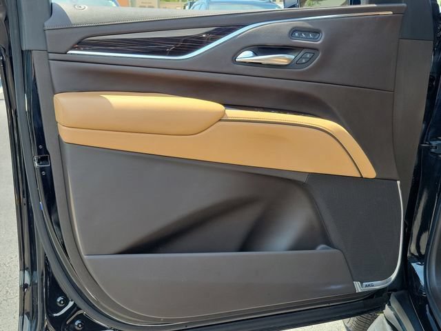 Used 2021 Cadillac Escalade Premium Luxury AWD/4WD image 21