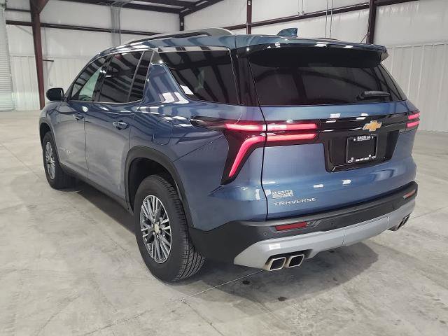 Used 2025 Chevrolet Traverse LT FWD image 3