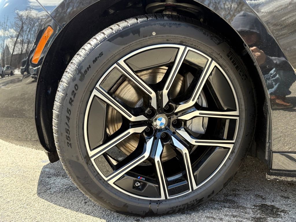 Used 2025 BMW i7 xDrive60 w/ Premium Package image 7