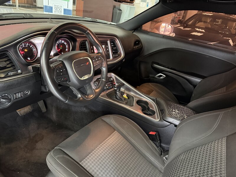 Used 2016 Dodge Challenger SXT RWD image 11