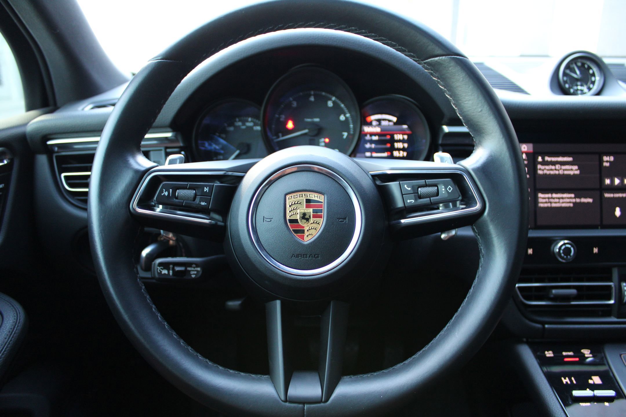 Used 2023 Porsche Macan image 16