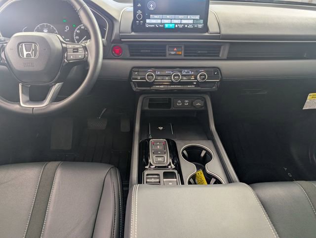 Used 2025 Honda Pilot Touring image 26