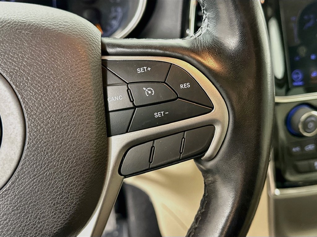 Used 2020 Jeep Grand Cherokee Limited w/ Luxury Group II AWD/4WD image 13