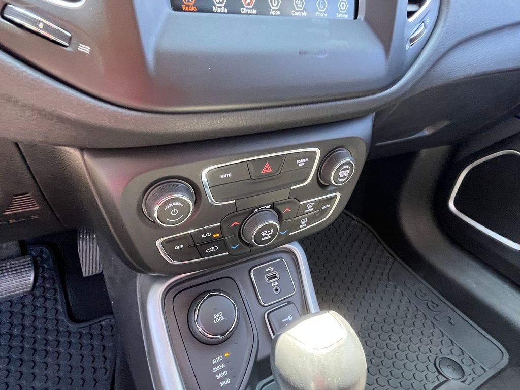 Used 2018 Jeep Compass Latitude w/ Popular Equipment Group AWD/4WD image 22