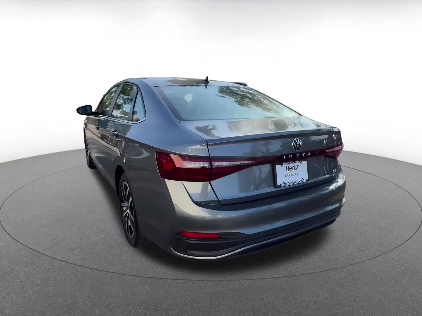 Used 2025 Volkswagen Jetta SE image 16