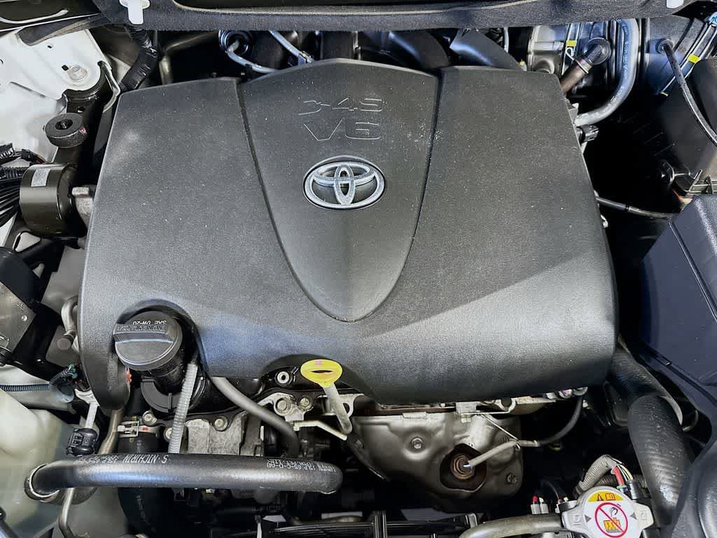 Used 2020 Toyota Sienna XLE w/ XLE Navigation Package FWD image 9