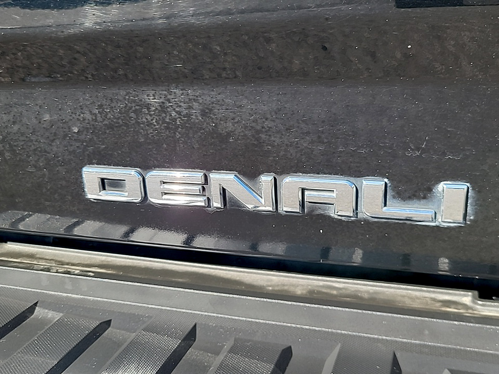 Used 2016 GMC Sierra 1500 Denali w/ Enhanced Driver Alert Package AWD/4WD image 36