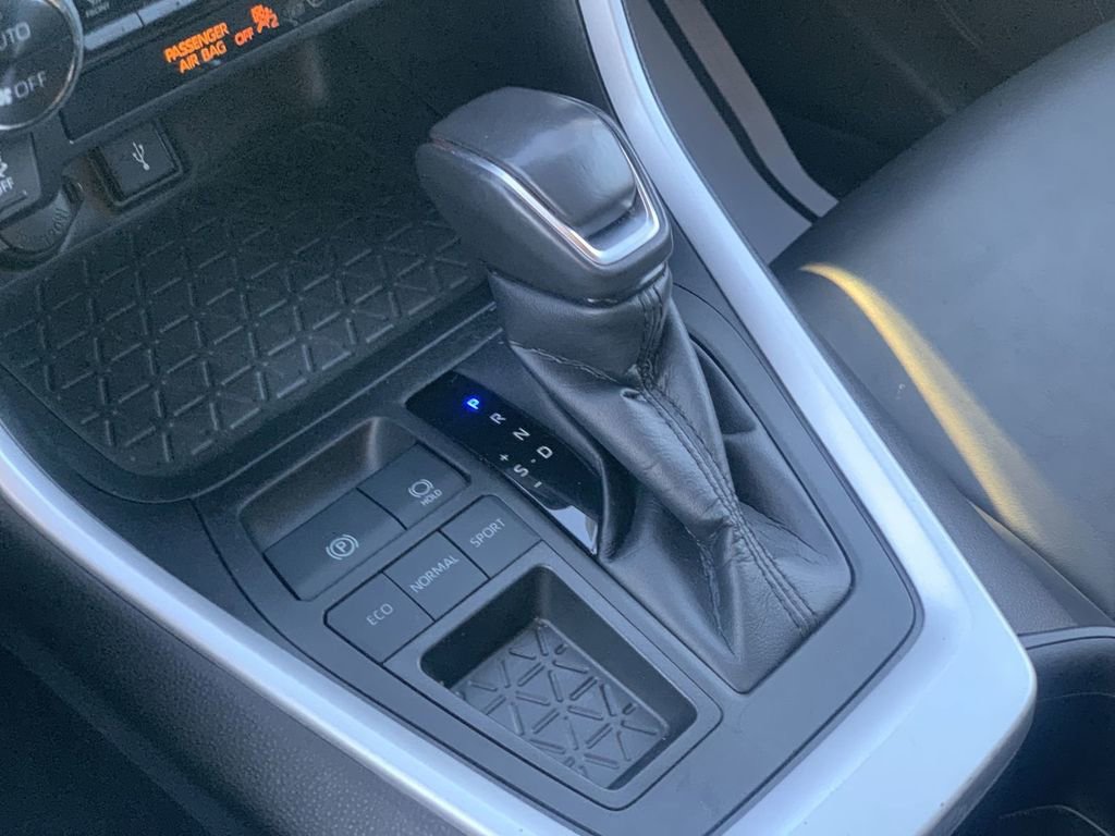 Used 2022 Toyota RAV4 XLE Premium image 13